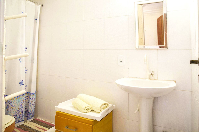 Bathroom 5, Village dos Ossos, Armação dos Búzios