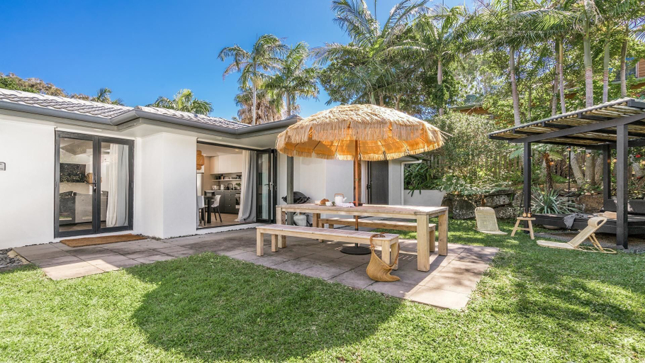 Exterior & Views, The Den, Byron