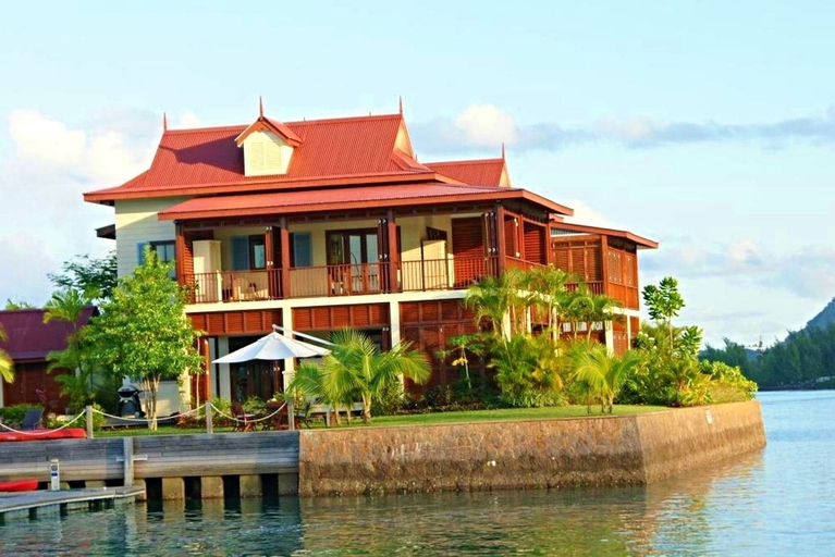 Luxury apartment on Eden Island,