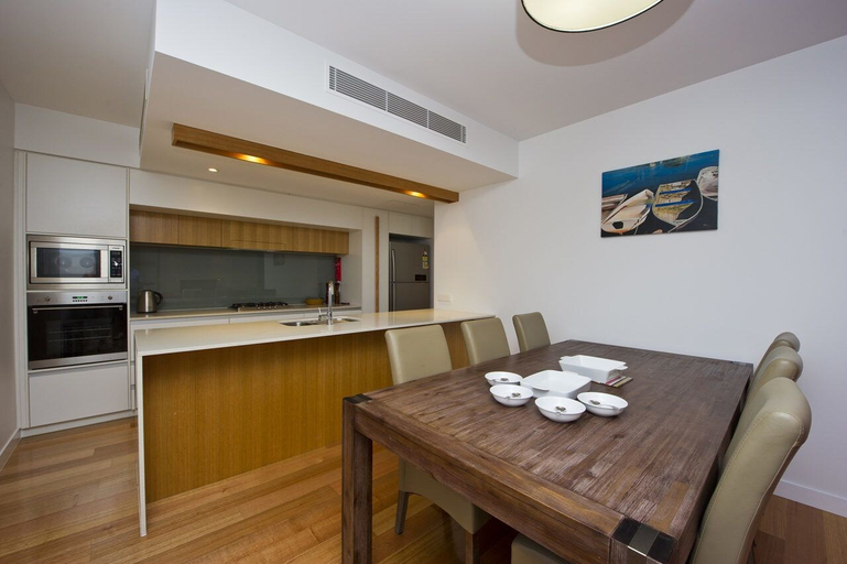 Others, Maggies Beachfront Apt. 13, Magnetic Island
