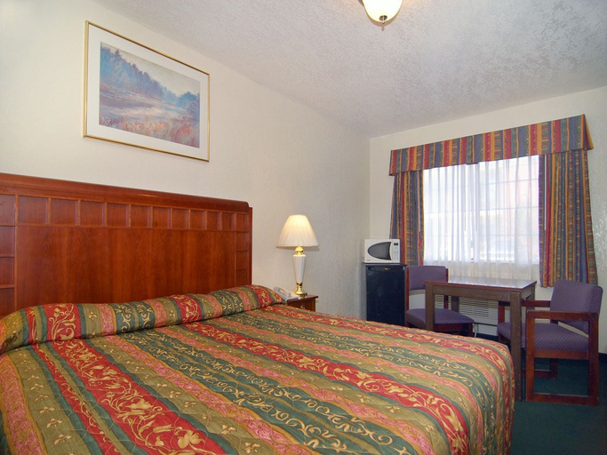 Bedroom 4, American Inn & Suites, Los Angeles