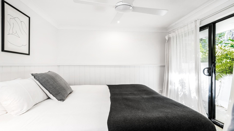 Public Area 3, The Den, Byron