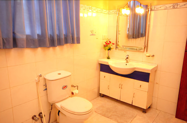 Bathroom 5, Paradise Holiday Village, Negombo
