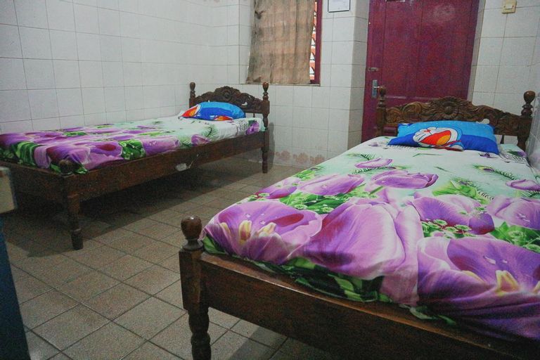 SPOT ON 1972 Aman Family Inn Syariah, Ponorogo