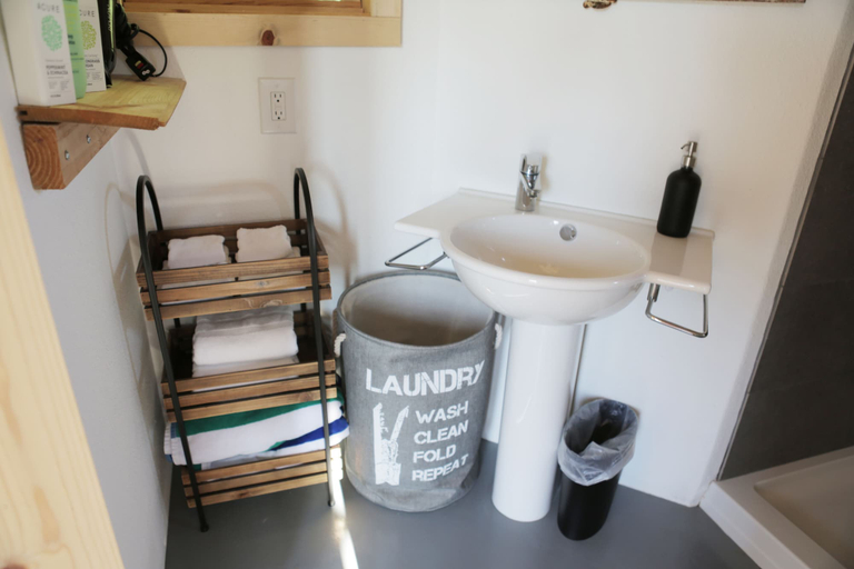 Bathroom 3, Clydesdale Outpost, Clark