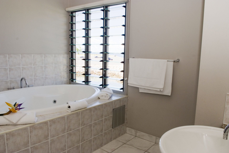 Bathroom, Magnetic Docks Townhouse 1, Magnetic Island