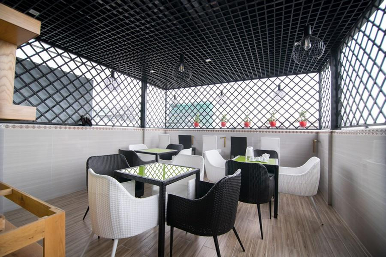 RedDoorz Plus near Tan Son Nhat Airport 2, Tân Bình