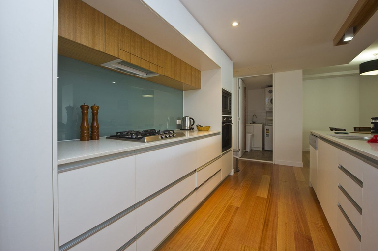 Others 5, Maggies Beachfront Apt. 7, Magnetic Island