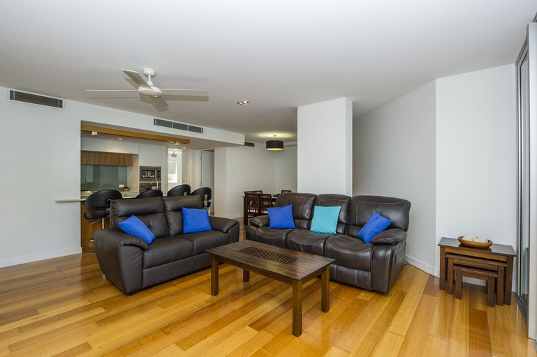 Others 4, Maggies Beachfront Apt. 7, Magnetic Island
