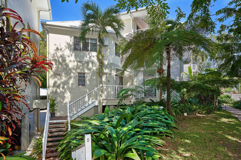 Others 5, Tropical Oasis near Beach, Cairns