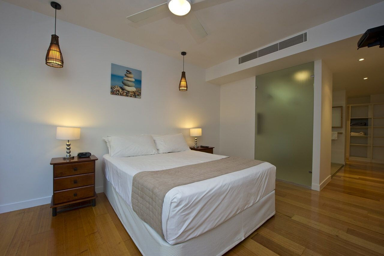 Bedroom 2, Maggies Beachfront Apt. 9, Magnetic Island