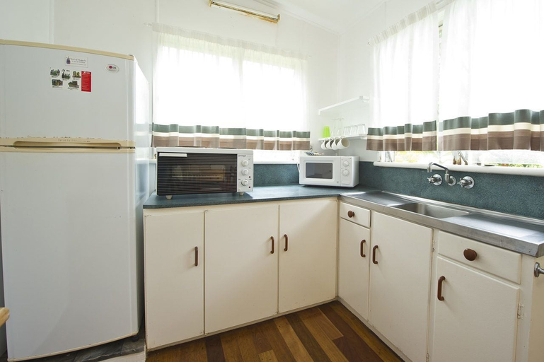 Others 5, Kooyong Apartment 7, Magnetic Island