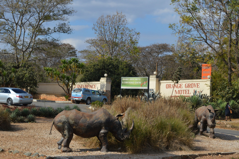 Orange Grove Motel, Makonde