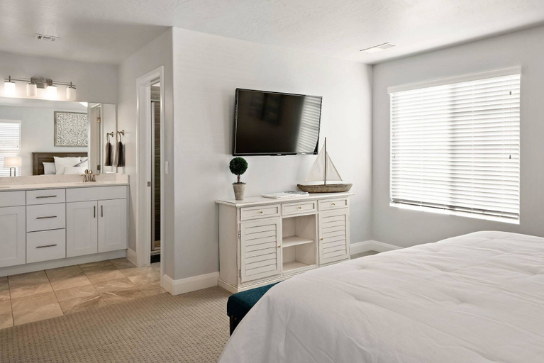 Bedroom 3, Sun Villa 3 Bedroom Townhouse, Washington