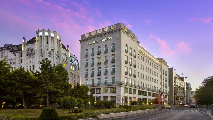 The Ritz-Carlton, Budapest, Budapesti