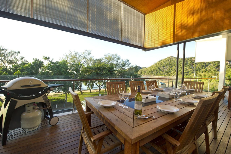 Food & Drinks, Maggies Beachfront Apt. 12, Magnetic Island