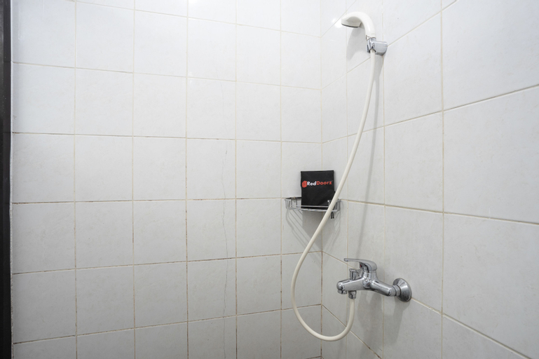 RedDoorz near Eka Hospital BSD City, South Tangerang