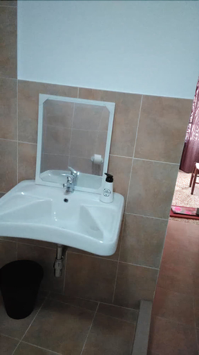 Bathroom 4, L'angolo fiorito, Isernia