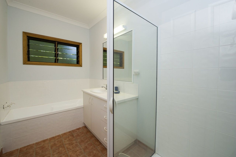 Bathroom 3, Marramaninjie, Magnetic Island