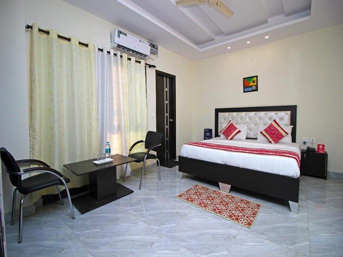 OYO 9074 Mascot Treo, Gautam Buddha Nagar