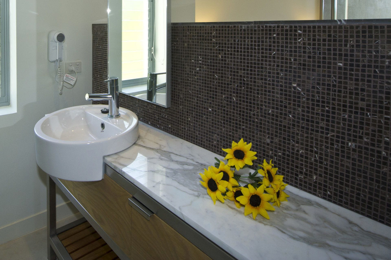 Bathroom 2, Blue On Blue Apartment 921, Magnetic Island
