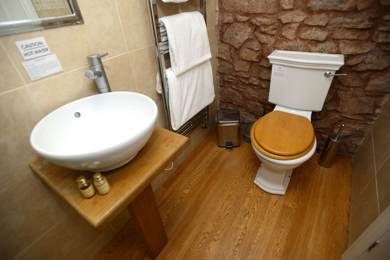 Bathroom 4, Rock Inn, Somerset