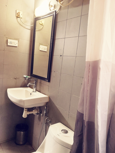 Bathroom 5, Falcon Resorts, North Goa