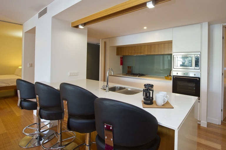 Others 4, Maggies Beachfront Apt. 9, Magnetic Island