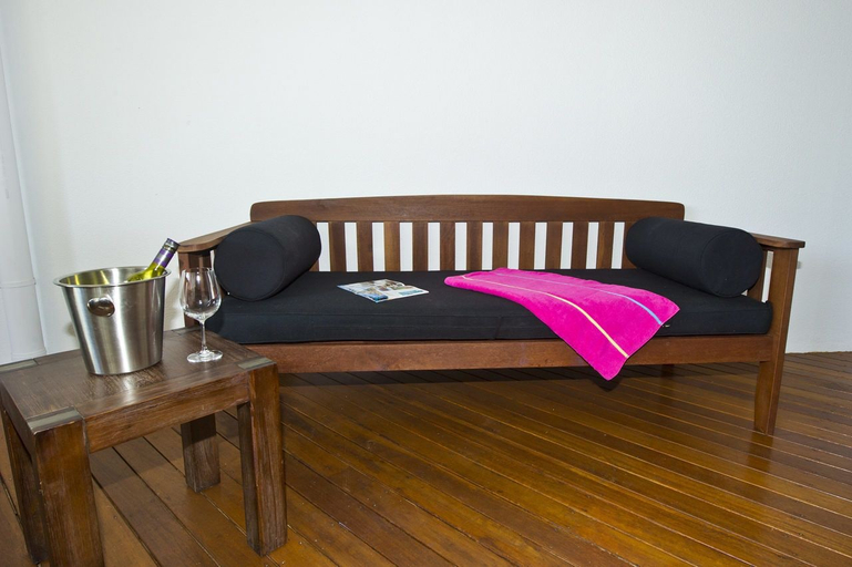 Others 5, Maggies Beachfront Apt. 4, Magnetic Island