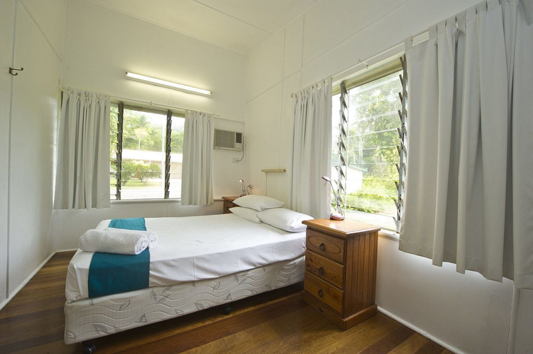 Bedroom 2, Kooyong Apartment 7, Magnetic Island