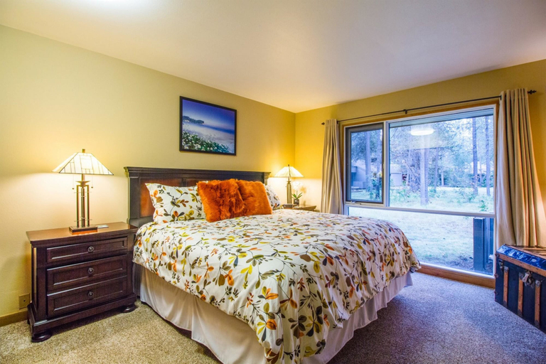 Bedroom 2, Meadow House Condo 8, Deschutes