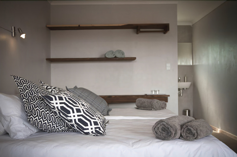 Sweet Thorn Retreat Airport Lodge, Windhoek Rural