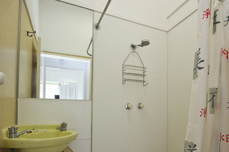 Bathroom 3, Kooyong Apartment 7, Magnetic Island