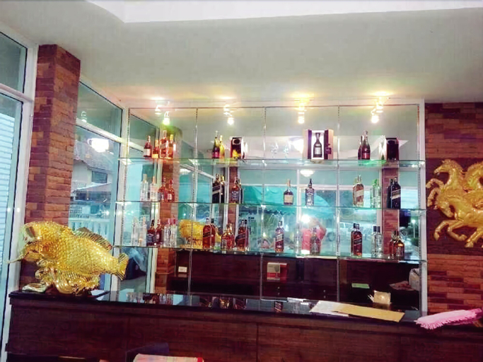 De-Complex Apartment, Yang Talat