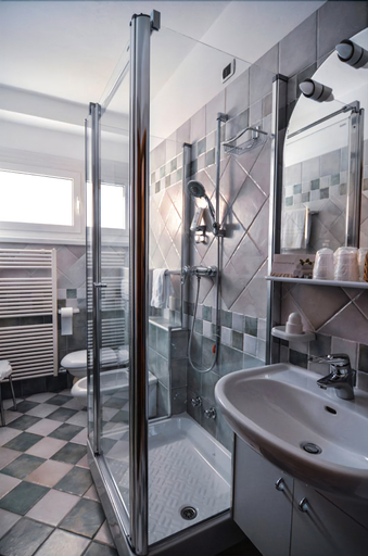Bathroom 4, Hotel Cristallo, Trento