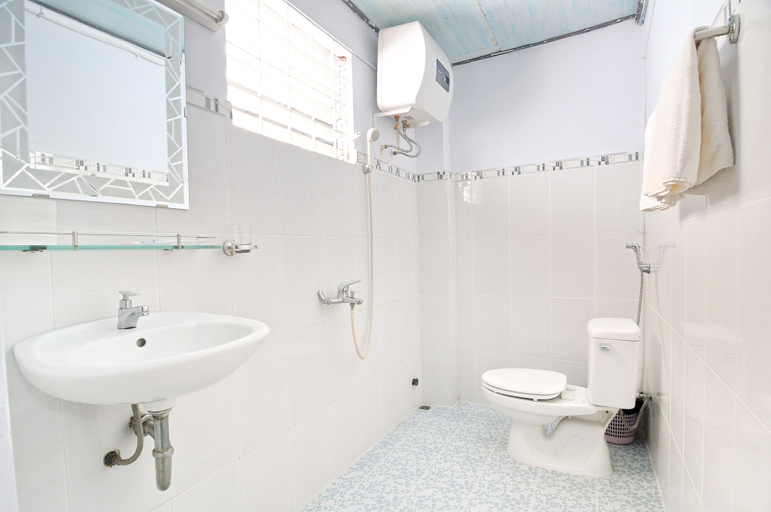 Bathroom, Nha Trang Inn, Nha Trang