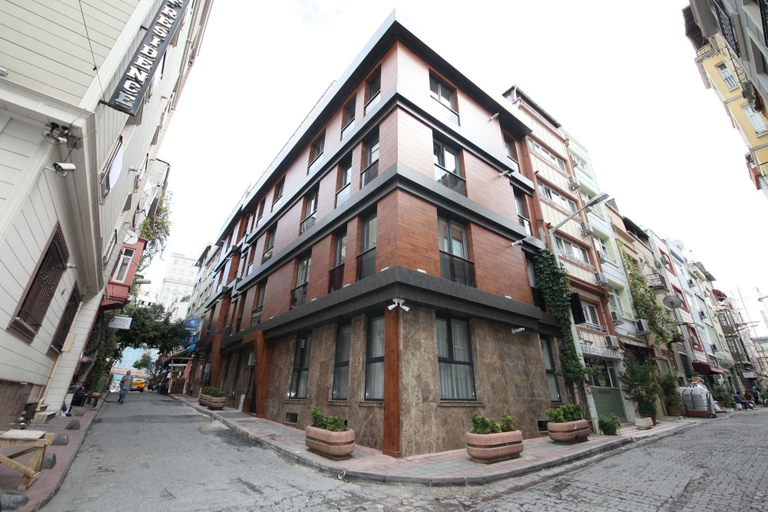Exterior & Views