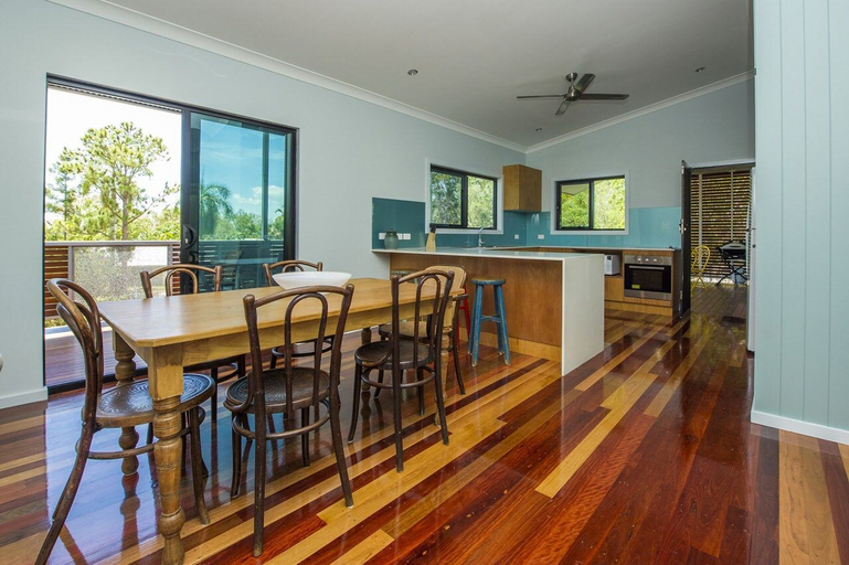 Others 5, Deb's Shed, Magnetic Island