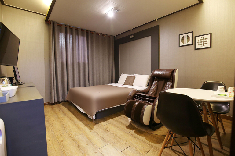 Motel 32 days, Yeongdong