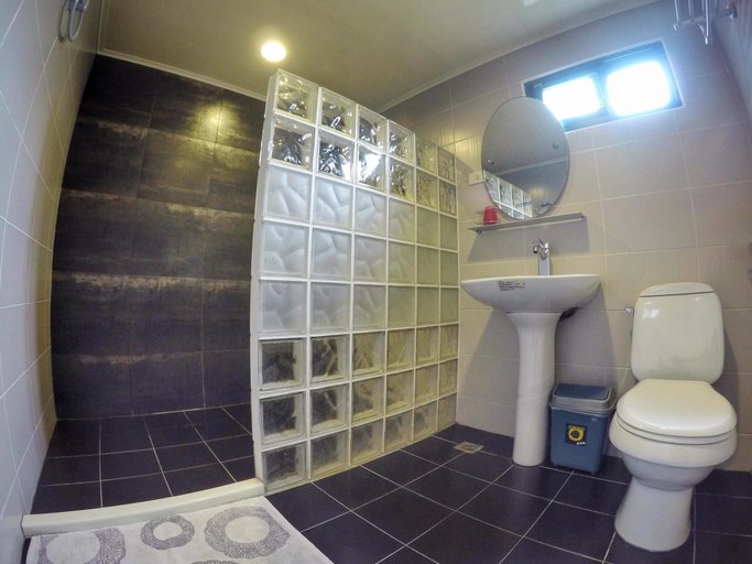 Bathroom 4, WangWang B&B, Penghu