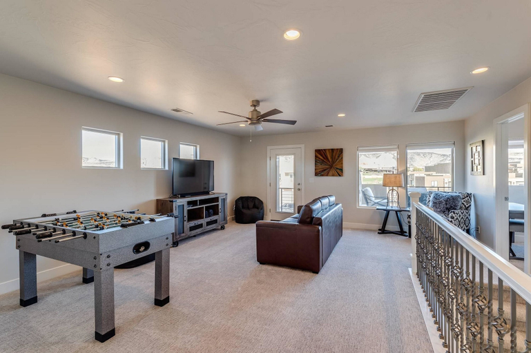 Public Area 5, The Parade Home, Washington