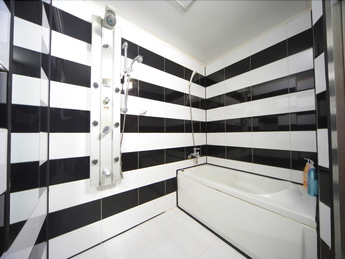 Luxury JJAK Hotel, Nam