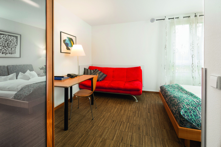 Bedroom 2, Business & Art Hotel Markgraf, Emmendingen
