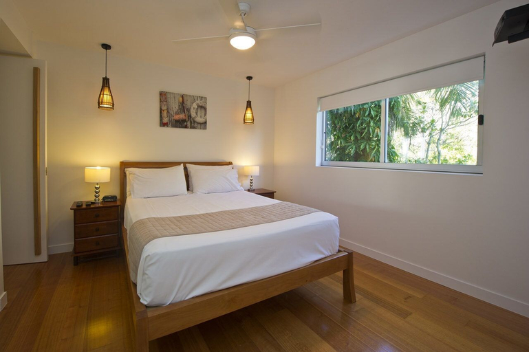 Bedroom 2, Maggies Beachfront Apt. 8, Magnetic Island