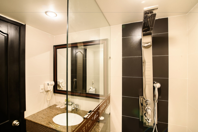Bathroom 22