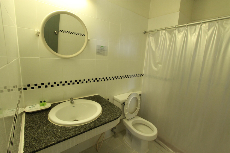Bathroom 4, Rattana Park Hotel, Muang Phitsanulok