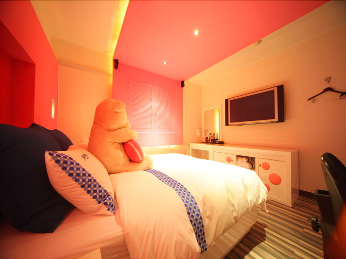 Luxury JJAK Hotel, Nam
