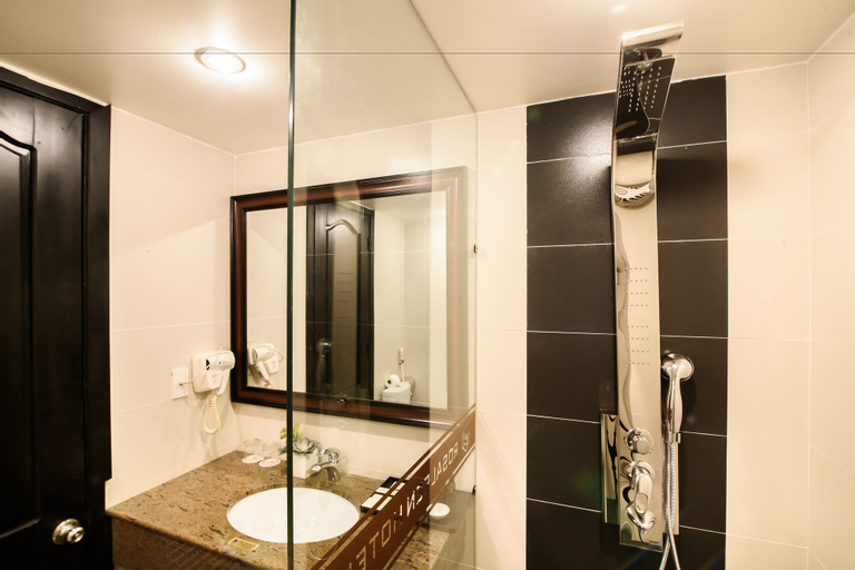 Bathroom 25