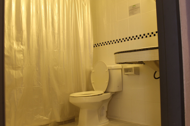 Bathroom 4, Rattana Park Hotel, Muang Phitsanulok