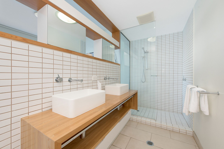 Bathroom 5, 1 Bright Point Apartment 5101, Magnetic Island